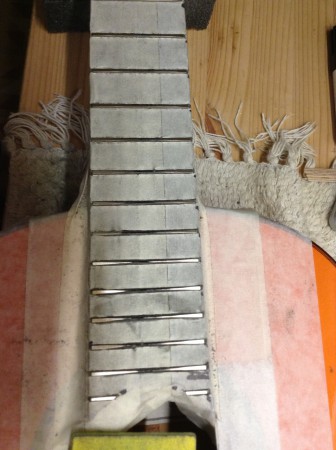 Nivelado de trastes.